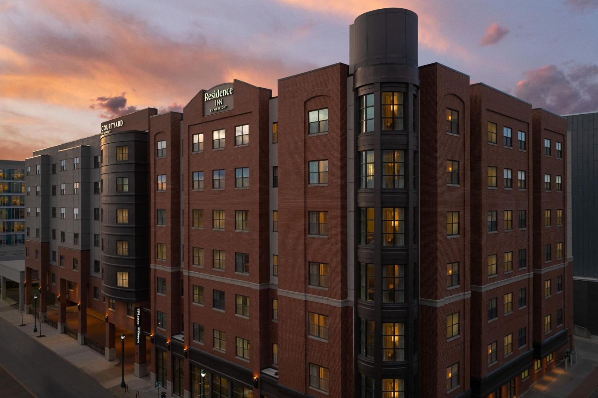 Готель Courtyard By Marriott Syracuse Downtown At Armory Square Екстер'єр фото